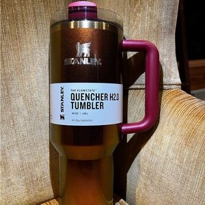 Stanley x Lainey Wilson Limited Edition Country Gold